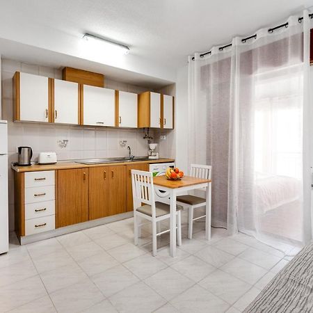 Estudio Joven Pura Torrevieja Kültér fotó