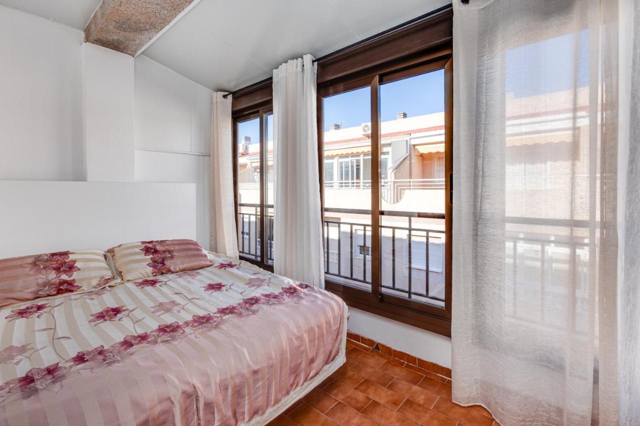 Estudio Joven Pura Torrevieja Kültér fotó