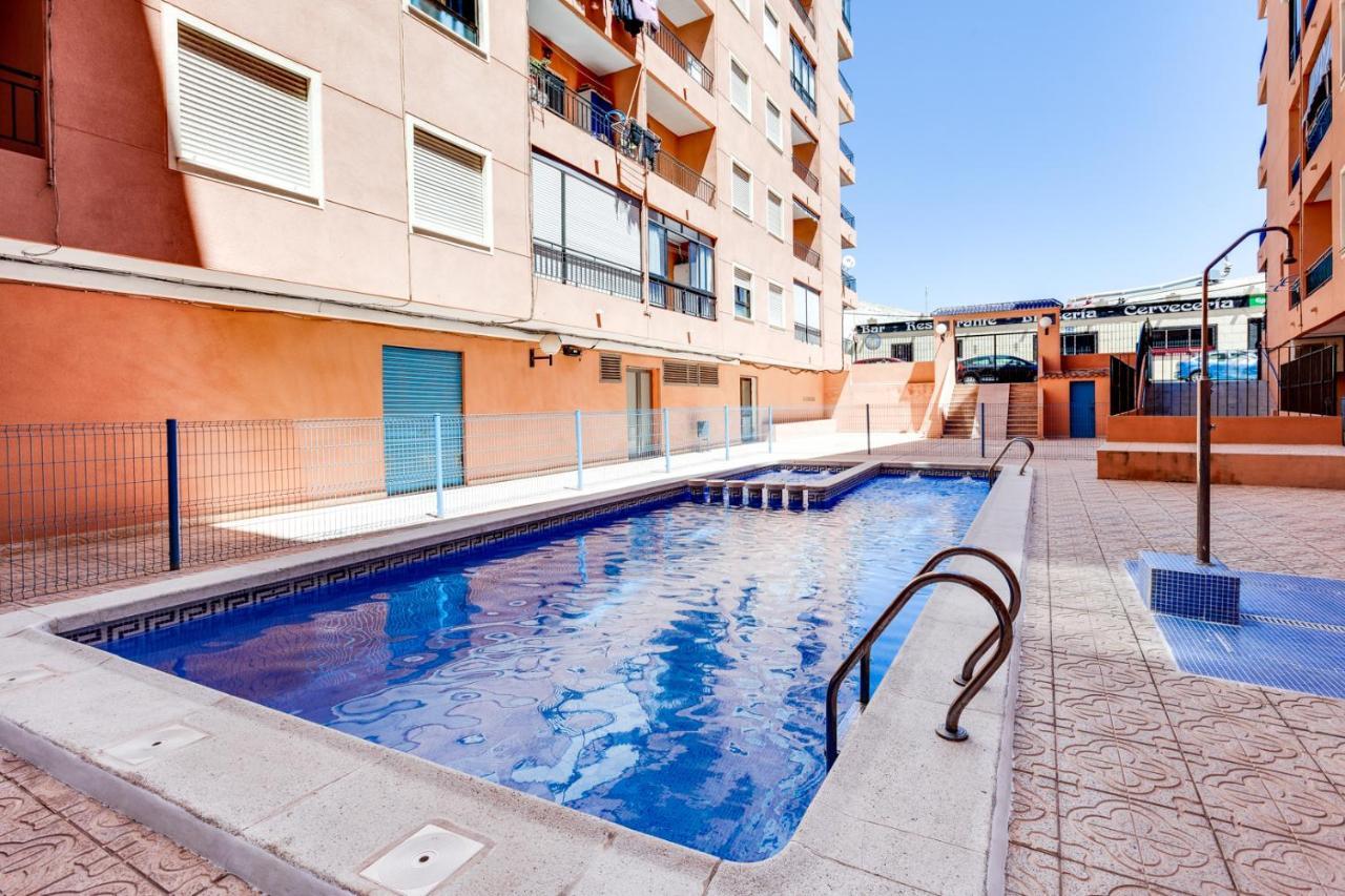 Estudio Joven Pura Torrevieja Kültér fotó
